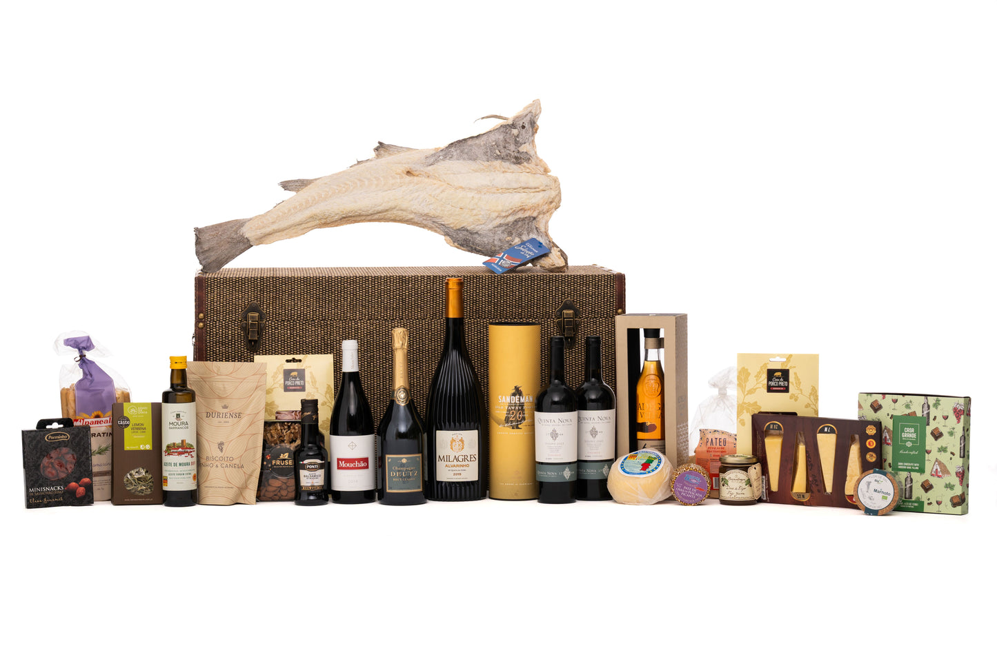 Um presente exclusivo que combina vinhos de prestígio, sabores tradicionais portugueses e iguarias gourmet. Inclui vinhos e champagne de referência, charcutaria e queijos de excelência, doces artesanais e produtos selecionados que elevam qualquer celebração natalícia.