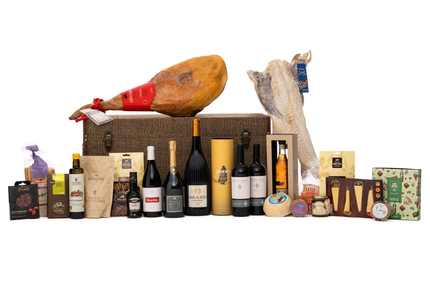 Uma seleção premium de vinhos e champagne de referência, Porto e aguardente, acompanhados por presunto reserva, queijos de prestígio, charcutaria fina, doces artesanais e produtos gourmet. Um presente distinto que celebra o melhor da tradição e sofisticação natalícia.