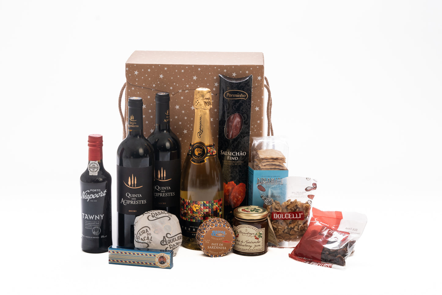 Este cabaz de Natal oferece uma seleção refinada de vinhos, espumante e produtos gourmet, como salsichão, patê, queijo, bombons e doces. Perfeito para celebrar momentos especiais com amigos e familiares, trazendo sofisticação e sabor às festas.