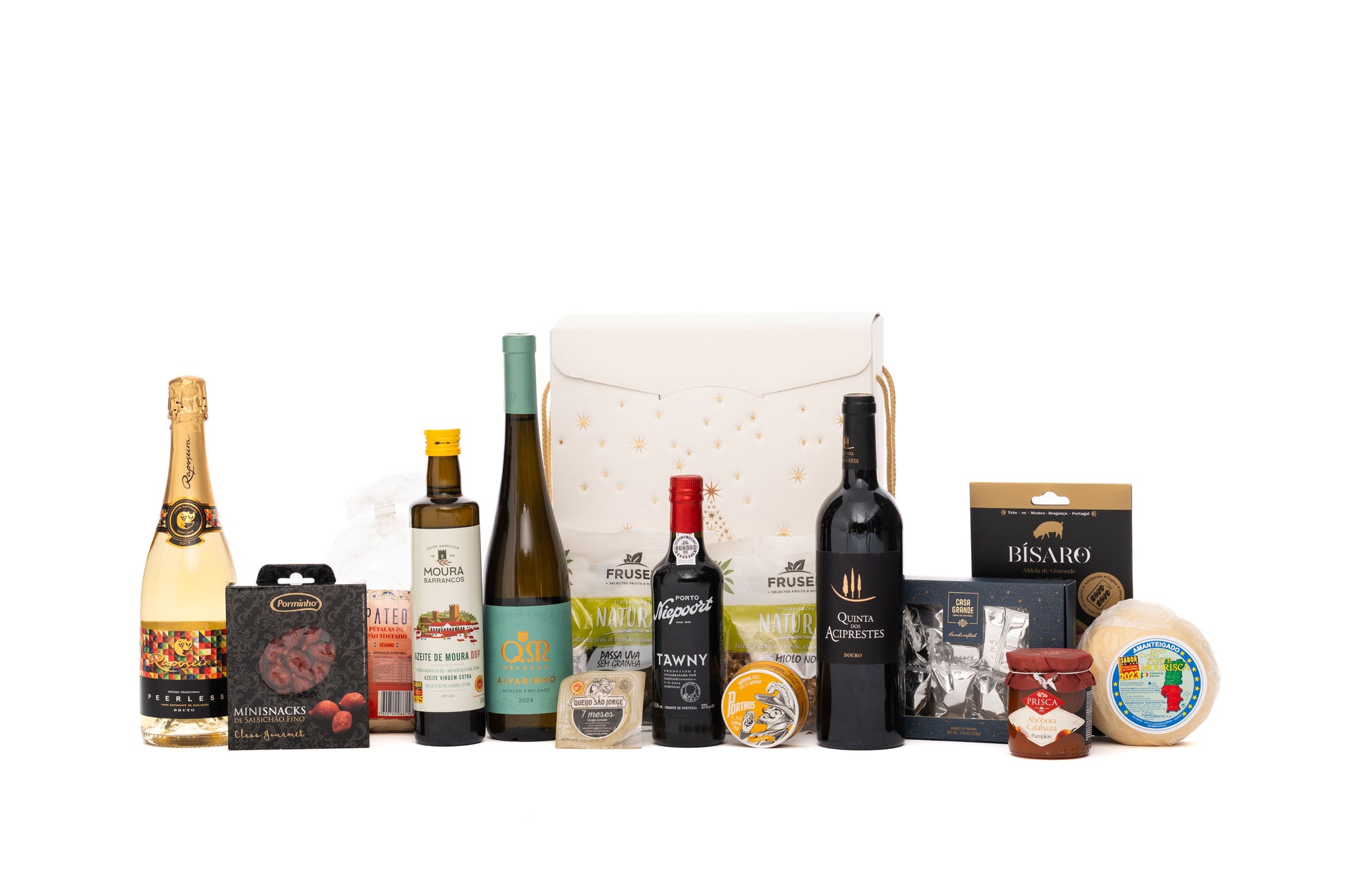 Celebre com os nossos cabazes, uma seleção premium de produtos portugueses. Inclui os vinhos Quinta dos Aciprestes, QM Alvarinho, Espumante Raposeira e Vinho do Porto Niepoort. Para os aperitivos, há Queijo de Vaca, Queijo São Jorge, Salsichão e Patê de Sardinha. E para adoçar a boca, temos Doce de Abóbora, Nozes, Uvas Passas e Bombons Casa Grande.